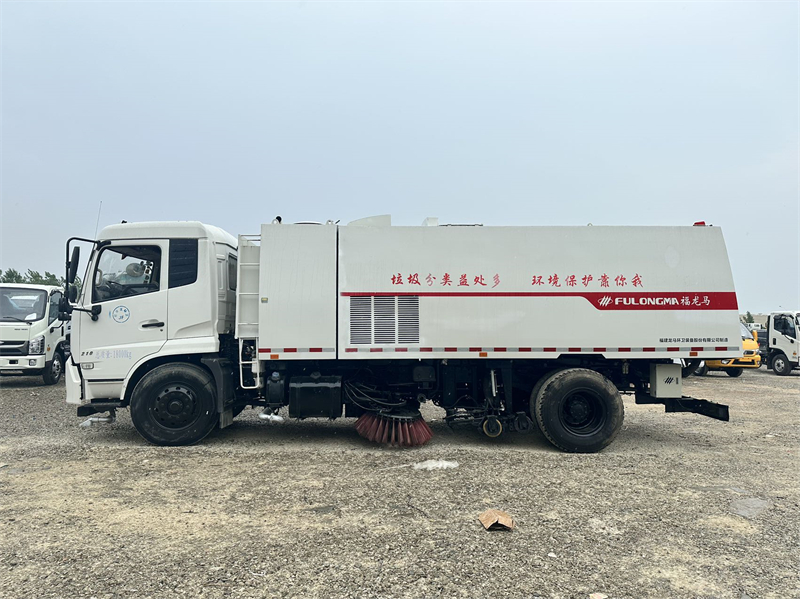 2018年國(guó)五東風(fēng)天錦福龍馬18噸洗掃車